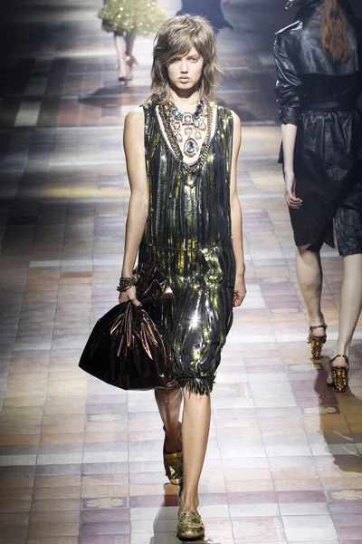 Look 28